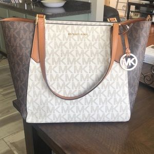BRAND NEW NEVER USED MICHAEL KORS BAG